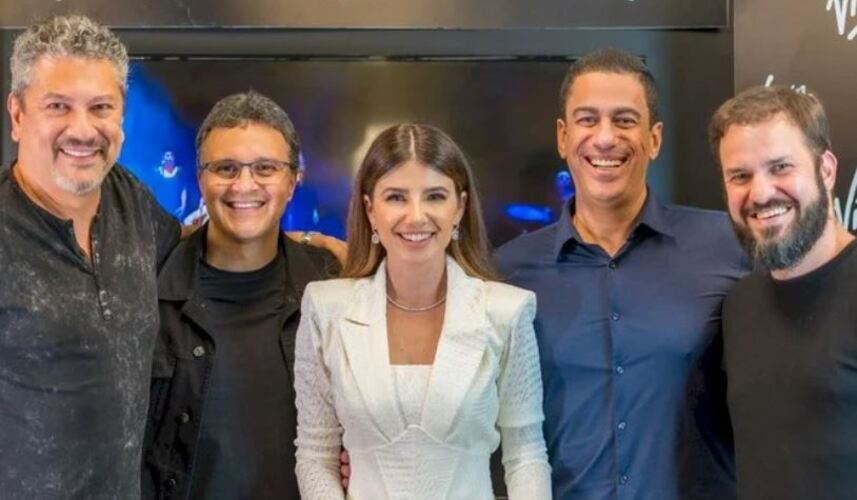 E Paula vive um momento profissional de alta. Em setembro, assinou contrato com a Virgin Music (que pertence à Universal) para ter seu próprio selo, com controle pleno de suas obras musicais. Mais uma conquista da cantora. - Divulgação @agenciagoleco