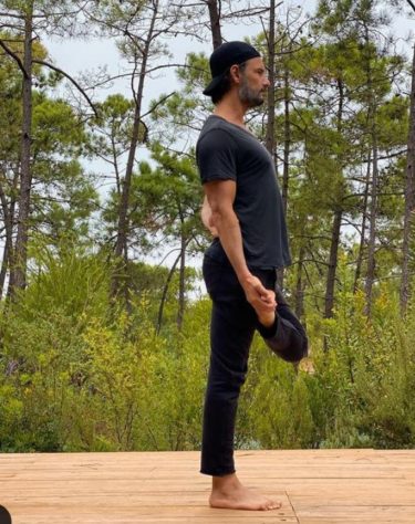 Rodrigo Santoro yoga ioga