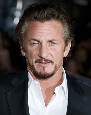 Sean Penn: O ator norte-americano, vencedor de três Oscars, incluindo o de Melhor Ator Coadjuvante em 2026, foi condenado a 60 dias de prisão em 1987, após agredir um figurante durante as filmagens de “As Cores da Violência”. Cumpriu 33 dias da pena em uma prisão de Los Angeles.