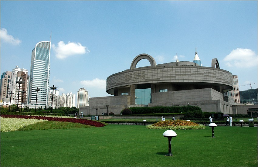 Em 1992, Ma Chengy, diretor do Museu de Xangai, recuperou o bianzhong Jin Hou Su, de 3.000 anos, junto ao mercado de antiguidades de Hong Kong.