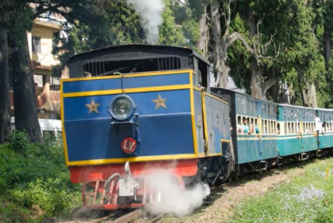 Trem é tão lento que virou uma atração turística