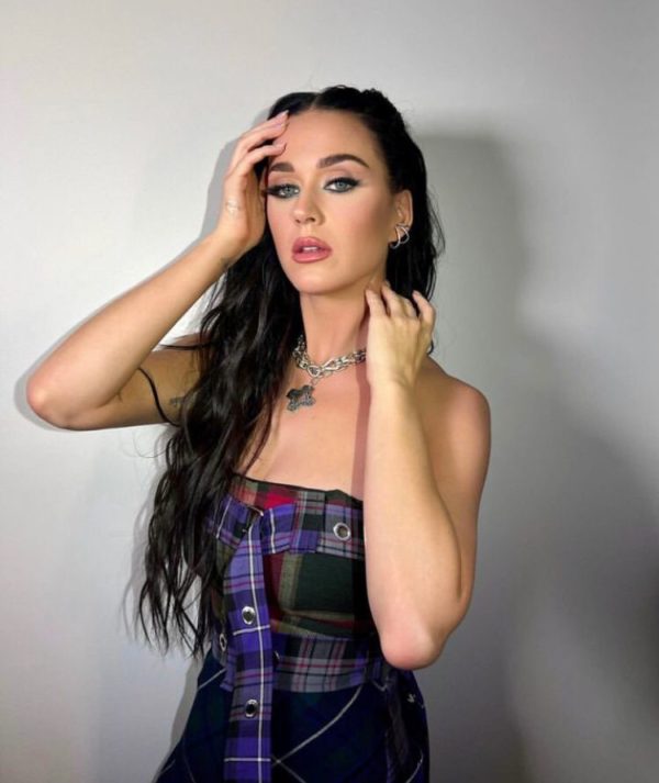 Katy Perry - Depois do lançamento do álbum "Witness", em 2017, a cantora anunciou uma pausa em sua agenda para priorizar a saúde mental e o bem-estar emocional.
