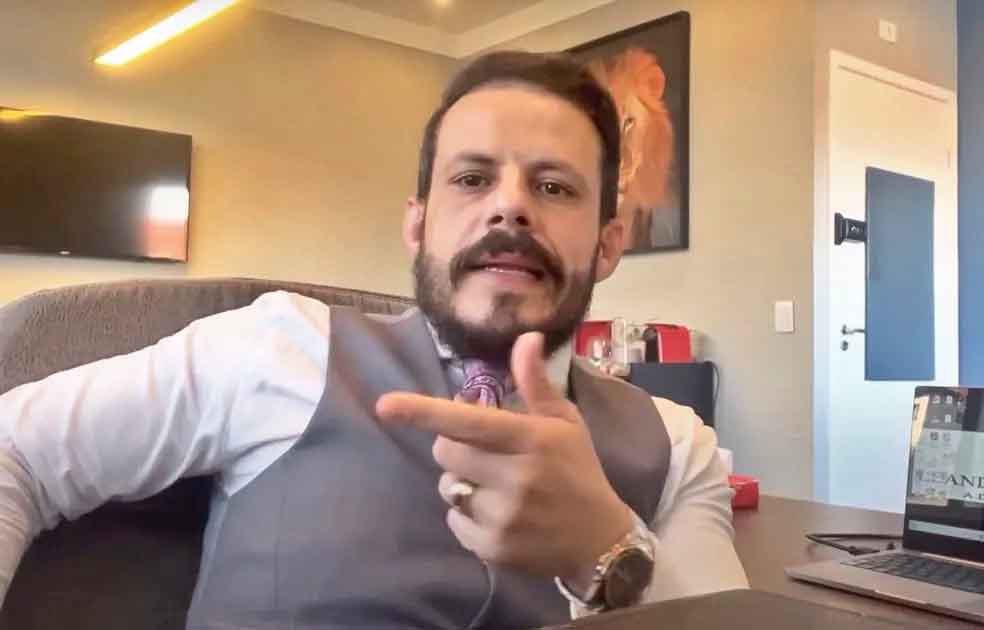 Arma sugada pela ressonância magnética dispara sozinha e fere advogado