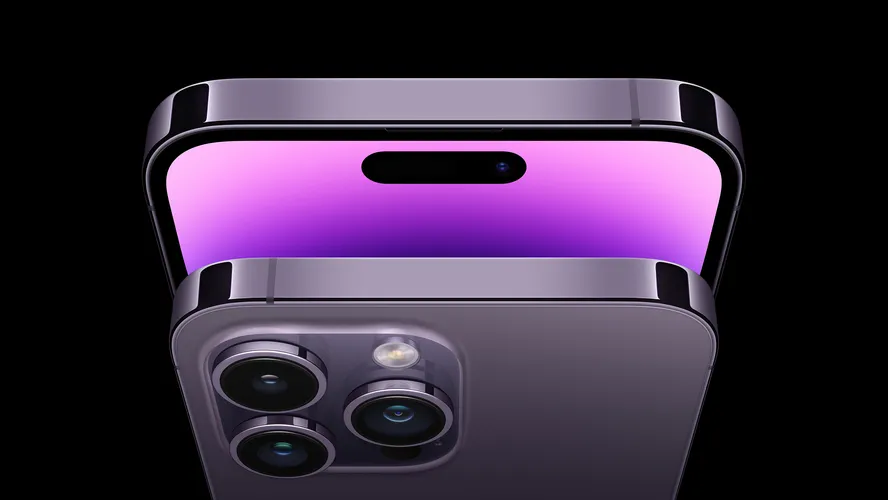O aparelho, que ainda estava com 12% de bateria depois de 13 horas submerso, era um iPhone 15 Pro Max.-Divulgação
