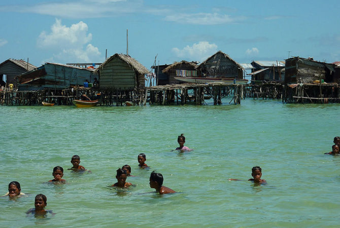 ‘Homens-peixe’ do Povo Bajau ficam até 10 minutos debaixo d’água