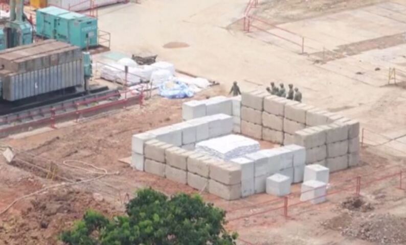 Bomba da Segunda Guerra Mundial é detonada em área residencial de Singapura Singapura teve operação especial que surpreendeu a população no dia 26/9: a explosão controlada de uma bomba aérea da 2ª Guerra Mundial. Singapura foi ocupada pelos japoneses de 1942 a 1945. O FLIPAR mostrou e republica para quem não viu - (crédito: Reprodução de vídeo G1)