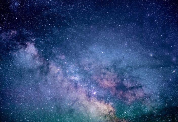A pesquisa, liderada pelo professor Valerio Carruba e publicada no repositório científico arXiv, indicou um conjunto oculto desses asteroides, dificilmente detectável devido ao brilho do Sol.