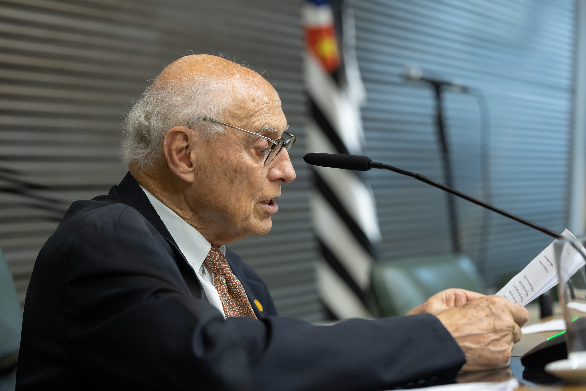 O deputado estadual Eduardo Suplicy (PT) revelou, em audiência pública sobre a regulamentação da cannabis medicinal, que foi diagnosticado com Parkinson no final de 2022, após notar tremores nas mãos e desconforto muscular.-Rodrigo Romeo/Alesp