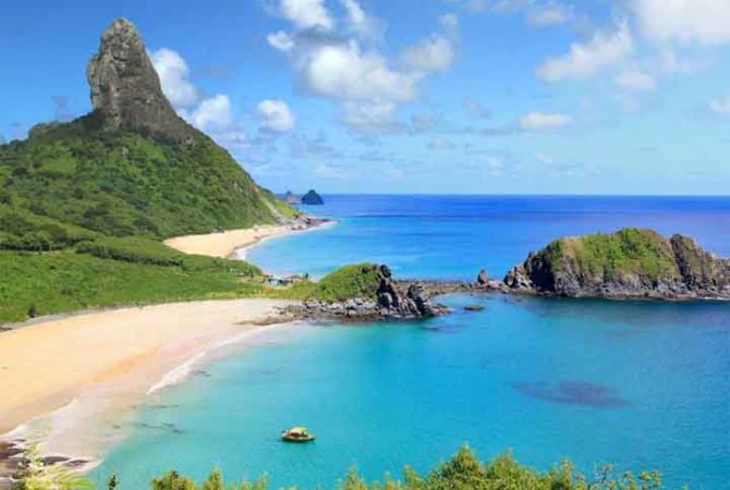 Arquipélago brasileiro formado por 21 ilhas vulcânicas abriga ‘melhor praia do mundo’ e se tornou um paraíso para golfinhos