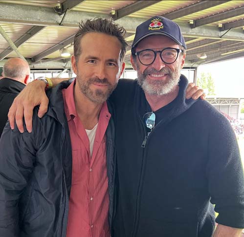 O time, que disputava a quinta divisão do futebol inglês, ganhou projeção mundial após os dois atores produzirem uma série mostrando o dia a dia da equipe e a luta pelo acesso. Na primeira temporada, porém, o Wrexham acabou não subindo de divisão.