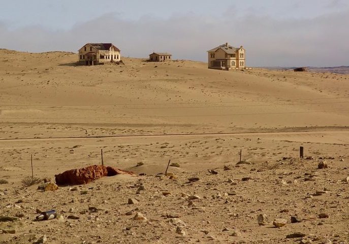 O lugar está enfrentando uma ameaça séria de desaparecimento devido ao avanço das dunas e à influência humana. 