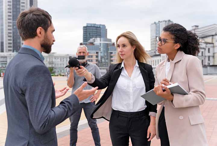 8. Profissionais de Relações Públicas – R$ 3.420 Apesar de sua importância na comunicação organizacional, muitas vezes têm remuneração abaixo do esperado.  -Imagem Freepik
