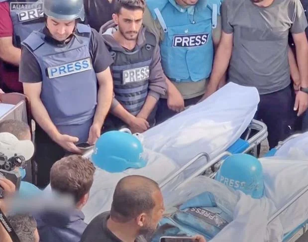 O dia 19/1 marcou o início do cessar-fogo entre Israel e Hamas, interrompendo 15 meses de guerra entre o país do Oriente Médio e o grupo extremista islâmico. O conflito provocou a morte de milhares de mortos, entre eles mais de 130 jornalistas. 
-Reprodução de vídeo AL JAzeera