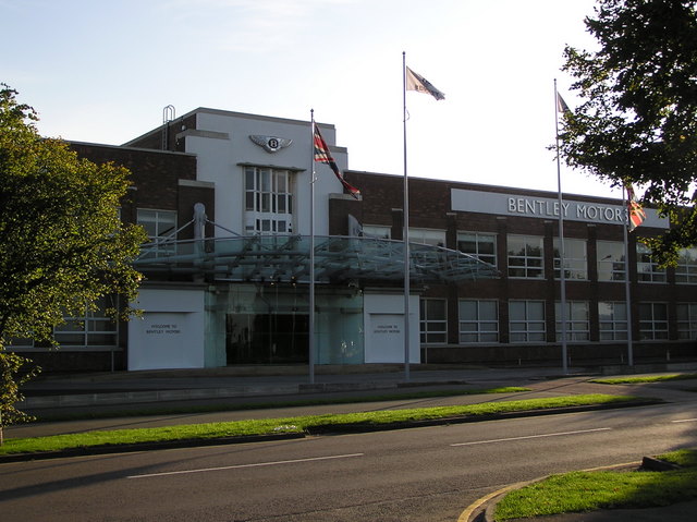 A Bentley tem sede em Crewe, no condado inglês de Cheshire. Desde 1998,  a empresa faz parte da Volkswagen AG.