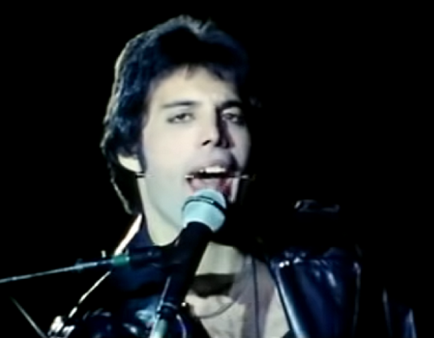 Uma curiosidade é que, quando foi lançada, a música alcançou apenas o 9º lugar nas paradas do Reino Unido e um modesto 86º nas americanas! Apesar disso, a canção foi se tornando um hino da banda ao longo dos anos seguintes e faz muito sucesso até hoje!-reprodução