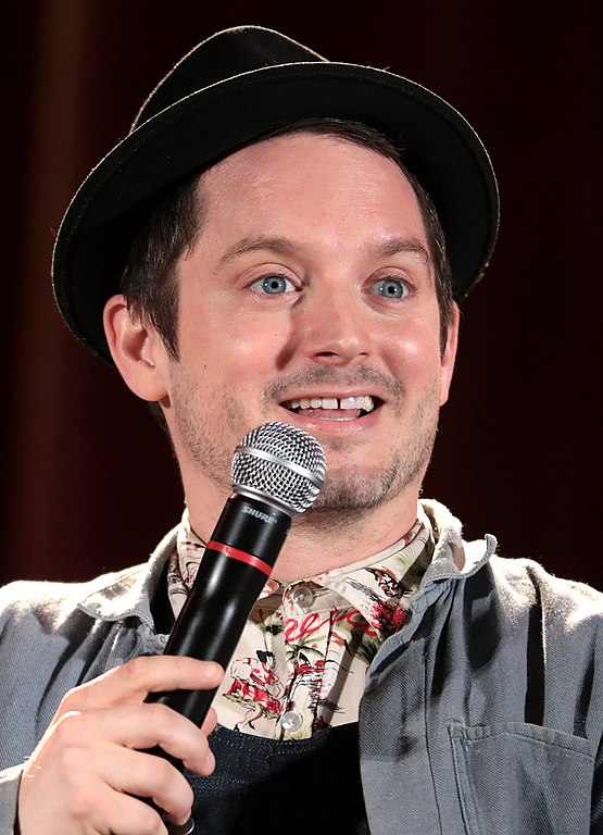 Elijah Wood - Nascido em 28/1/1981 em Cedar Rapids, em Iowa, o ator - que também é produtor, dublador e DJ - tem 1,68 metro. 