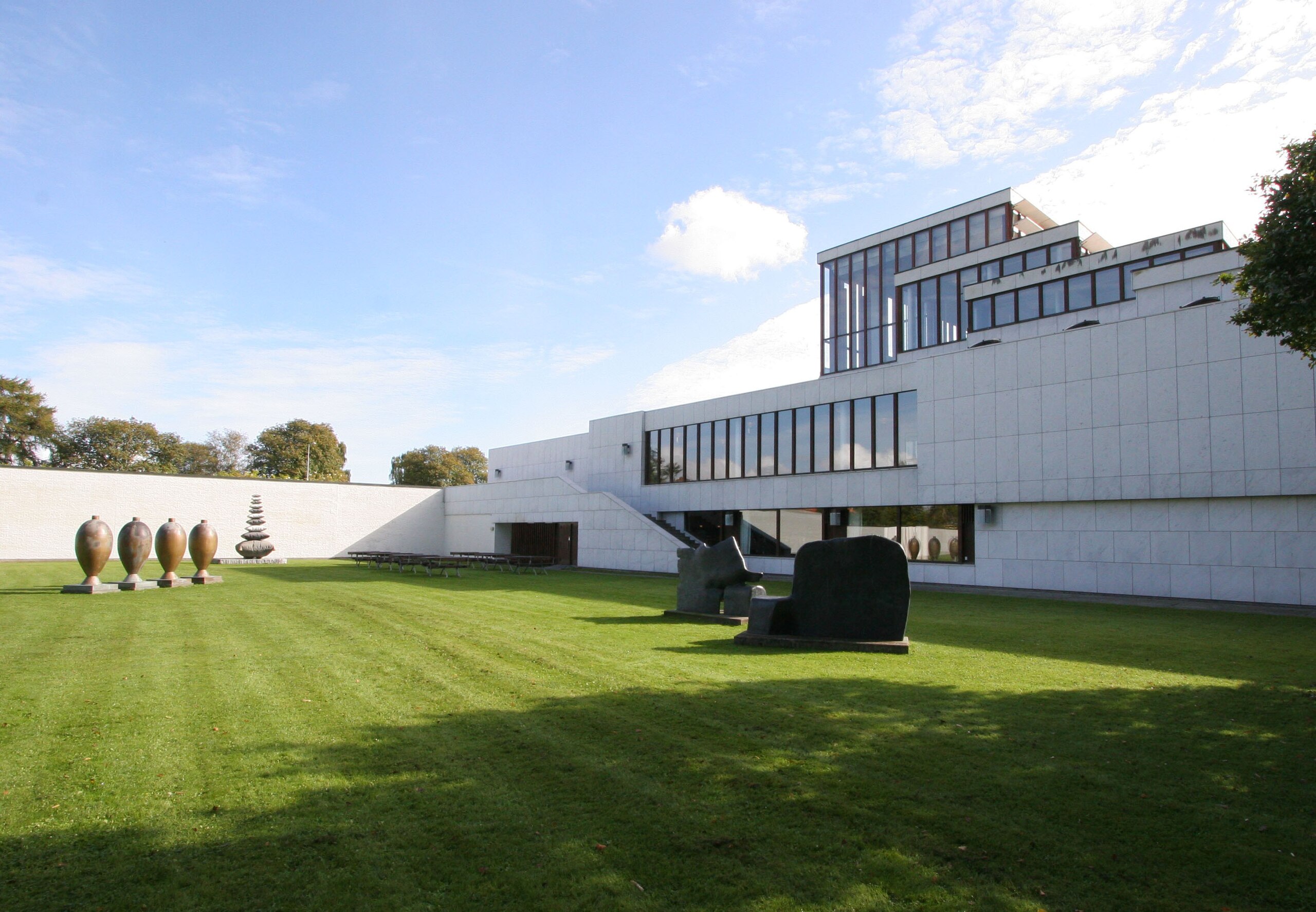 Com isso, o Museu Kunsten de Arte Moderna de Aalborg optou por processar o artista no tribunal. Após quase dois anos de um longo processo judicial, o idealizador da obra terá que devolver toda a quantia que recebeu.