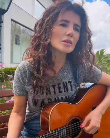 Paula Fernandes post triste