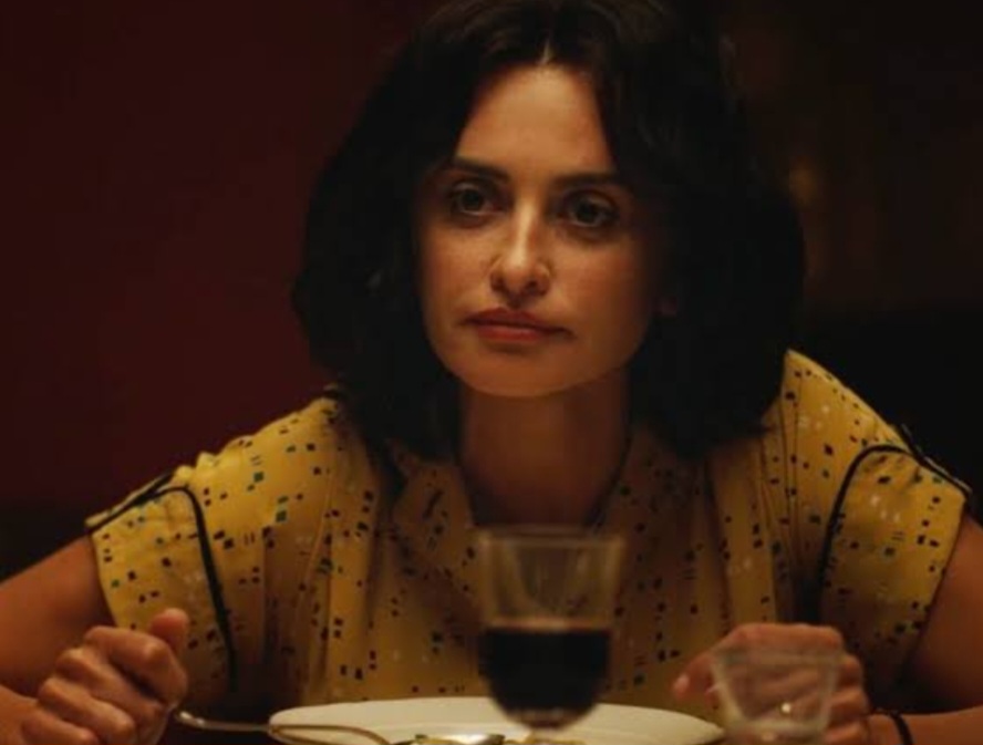 Ela sofre da chamada amaxofobia. Ou seja, tem medo de dirigir. E o motivo está num trauma familiar. Quando Penélope era criança presenciou o atropelamento da irmã mais nova, Monica. 