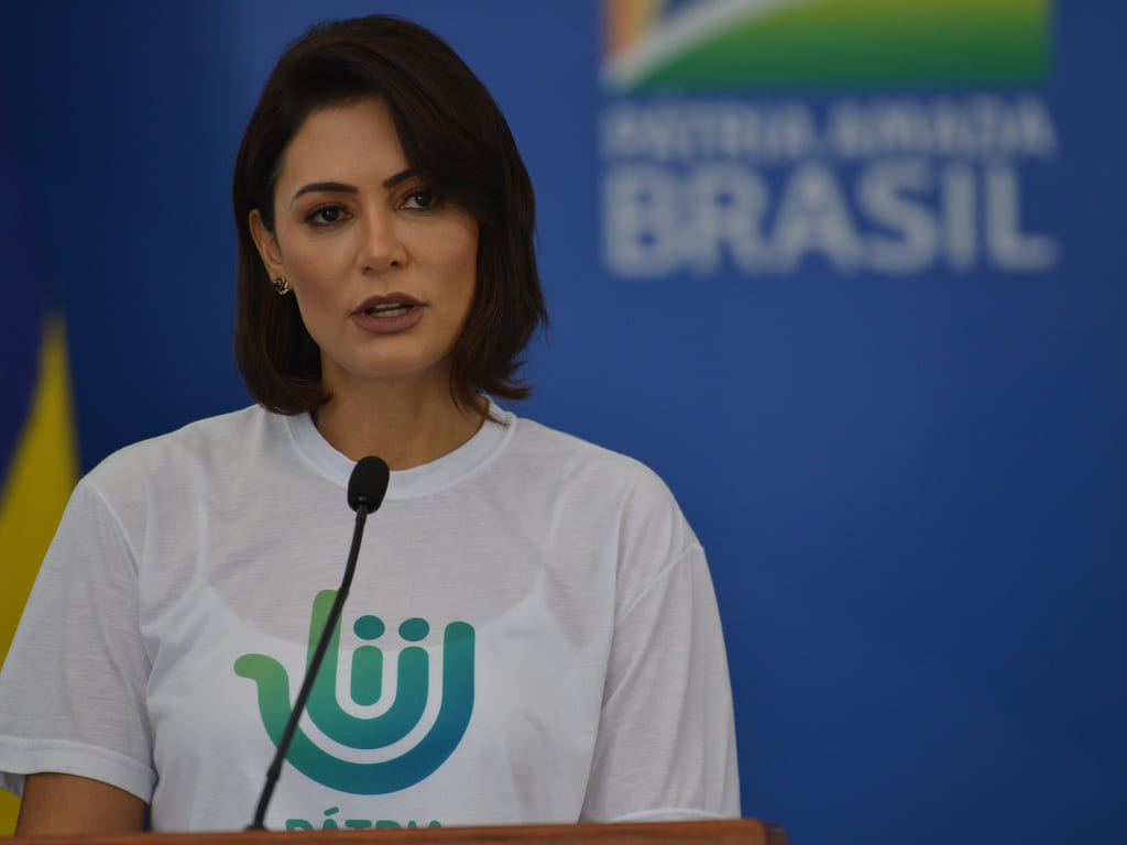 Michelle Bolsonaro lidera pesquisa por vaga no senado em cassação de Sergio Moro