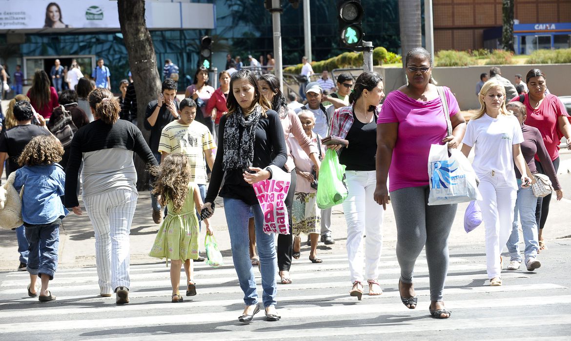 Censo 2022: Brasil envelhece rápido e está mais feminino; veja os dados!