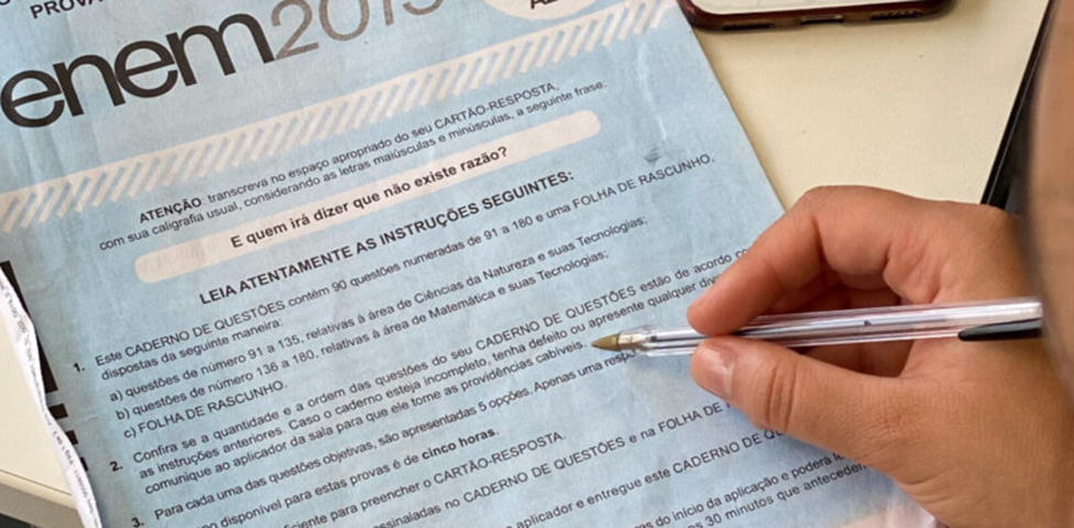 O Minist&eacute;rio da Educa&ccedil;&atilde;o e o Inep decidiram suspender o Enem Digital. O motivo est&aacute; relacionado aos altos custos e &agrave; baixa ades&atilde;o.