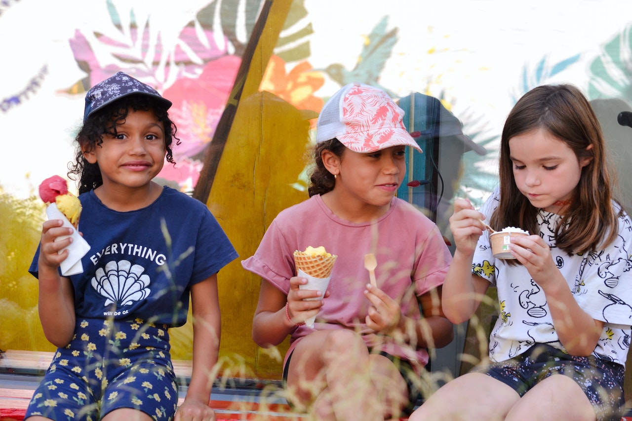 Ã? importante que a crianÃ§a compreenda que o limite do dinheiro faz com que as escolhas sejam necessÃ¡rias. EntÃ£o, na hora de comprar um doce, dÃª um valor e peÃ§a que ela escolha: um chocolate ou um doce de leite. 
