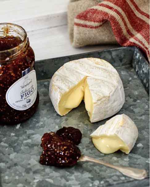 O Tomme Vaudoise, que ficou com a prata, é um queijo macio de origem suíça, do cantão de Vaud. Ele é feito com técnica parecida com a dos famosos queijos de mofo branco franceses.-Instagram @pomerodealimentos