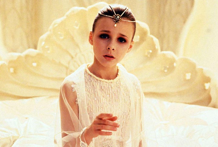 Tami Stronach — Ficou conhecida por interpretar a Imperatriz Infantil em A História Sem Fim, papel marcante apesar do pouco tempo em cena.