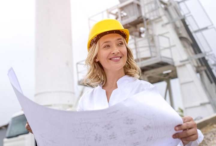 10. Engenheiro civil: Acompanhando o crescimento do país, os profissionais da construção continuam com alta empregabilidade. A formação recomendada é: Graduação em Engenharia Civil.-Imagem Freepik