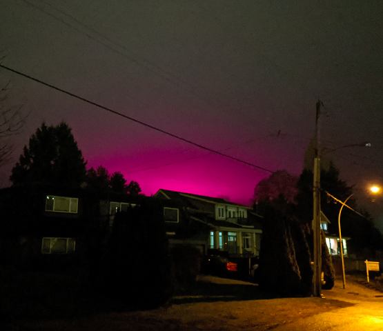 Momentos em que o céu cor-de-rosa deixou moradores intrigados