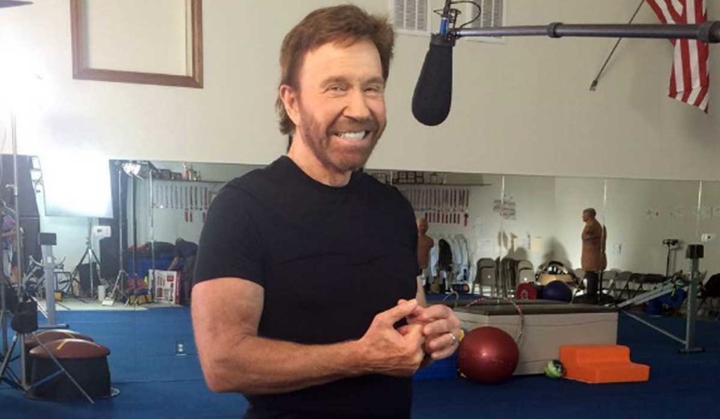 Chuck Norris – Ator, mestre de artes marciais e astro de filmes de ação, também ficou conhecido mundialmente pela série Walker, Texas Ranger. Morreu em 19 de março de 2026, aos 86 anos. A família não revelou a causa da morte.