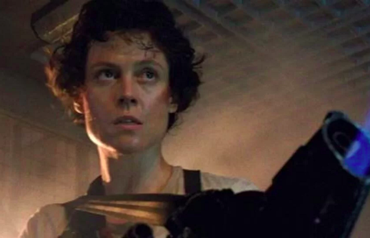 A série é escrita e dirigida por Noah Hawley (“Fargo”). Ellen Ripley, a protagonista dos filmes clássicos, não vai aparecer na série. A trama se passa na Terra, antes dos eventos do primeiro longa.