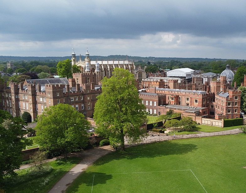 A escola tem tanto prestígio que já foi até mencionada em um livro da série Harry Potter e no famoso “O Retrato de Dorian Gray