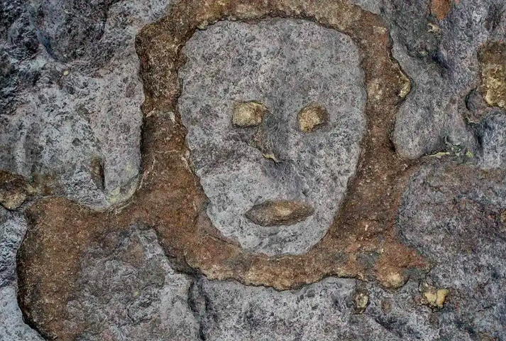 Seca histórica de Manaus revela pinturas rupestres de 2 mil anos