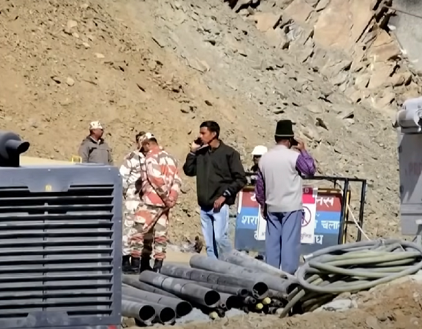 Desde o início, o projeto enfrentou críticas de ambientalistas e interrupções devido a danos em residências ao longo da rodovia.-reprodução youtube global news