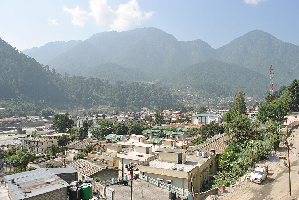 As cidades são sede de dois dos templos hindus mais sagrados da Índia: Uttarkashi e Yamunotri.-wikimedia commons 	Atudu