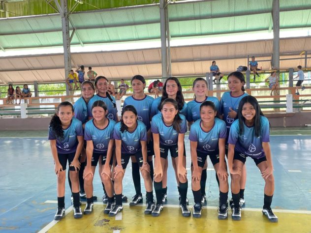 Paixão por esporte muda vida de mãe e filha em projeto social