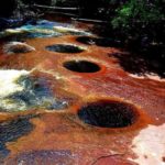 "Buracos" misteriosos em rio na Amazônia
