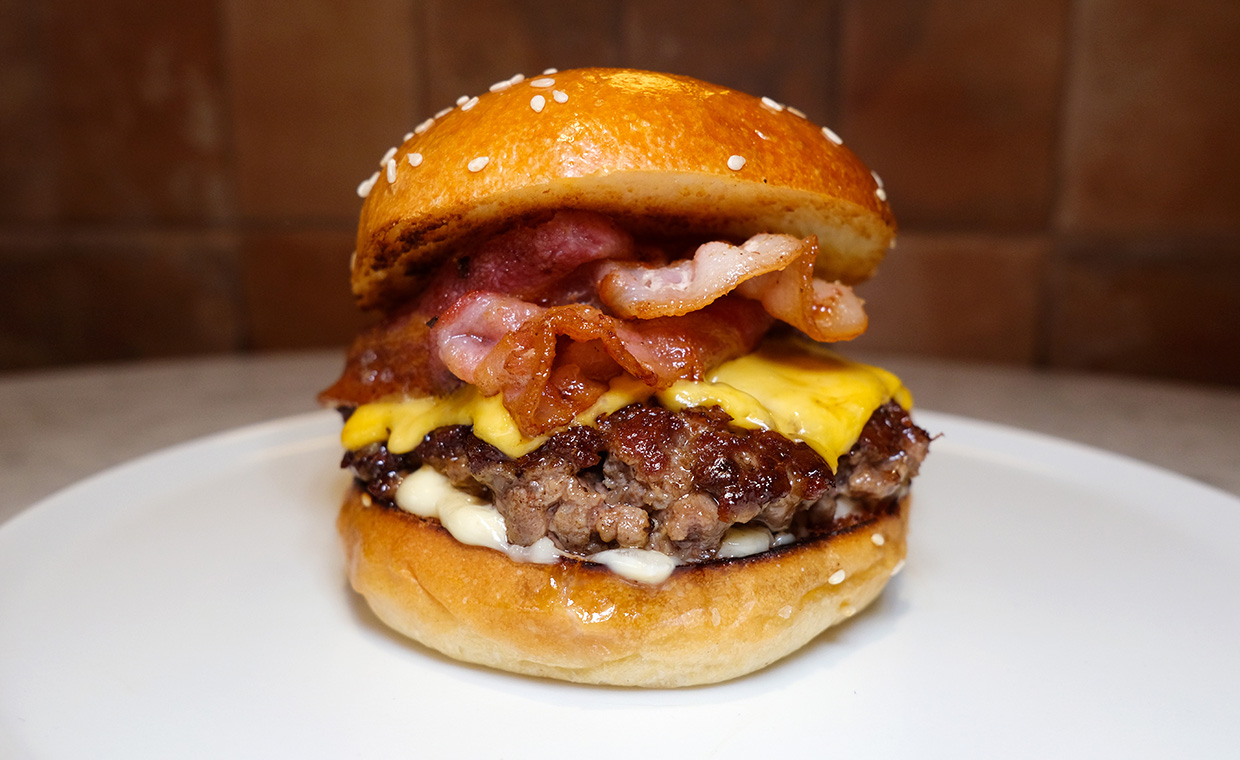 6. Burger and Beyond: Um estabelecimento de hambúrgueres que se expandiu para vários restaurantes no centro de Londres e até um serviço de entrega em Manchester. Oferecem um cardápio diversificado, além de deliciosos acompanhamentos e shakes. 