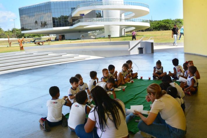 Espaços com programação educativa para crianças pelo Brasil