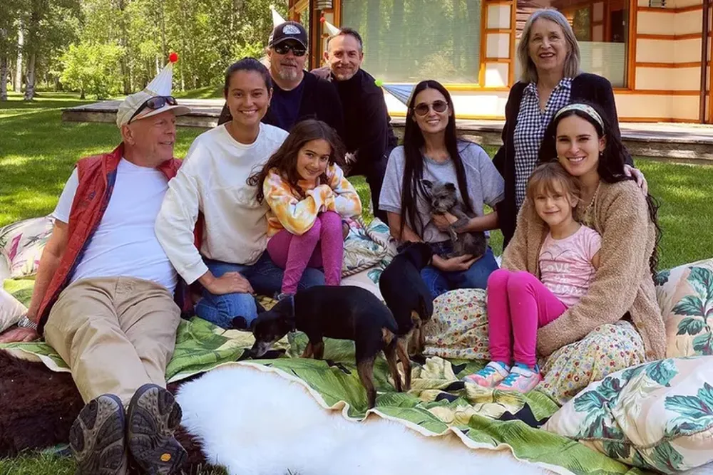 Os familiares de Bruce Willis têm aproveitado cada segundo ao lado do astro de filmes de ação, em meio às dificuldades do seu diagnóstico de demência frontotemporal (DFT).