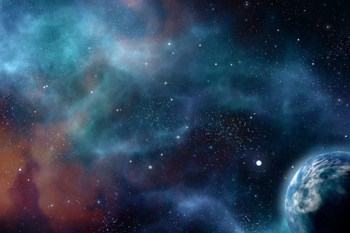 <p>Um ano-luz corresponde a cerca de 9,46 trilhões de quilômetros, o que evidencia a enorme escala envolvida nas descobertas astronômicas e os desafios enfrentados para estudar mundos tão distantes.</p>
