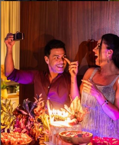 Aos 63 anos, Zezé Di Camargo se divide entre o carinho dos fãs e os cuidados com a caçula