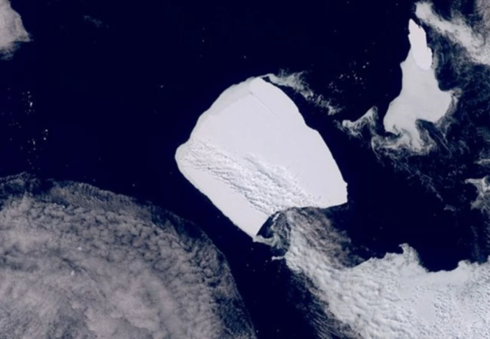 Um grupo de pesquisadores está monitorando o caminho que o maior iceberg do mundo vem fazendo. -  (crédito: Copernicus/Sentinel-3/Divulgação)