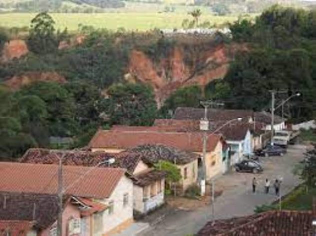 Galinha 'mineira' bota ovo em formato de biscoito de polvilho