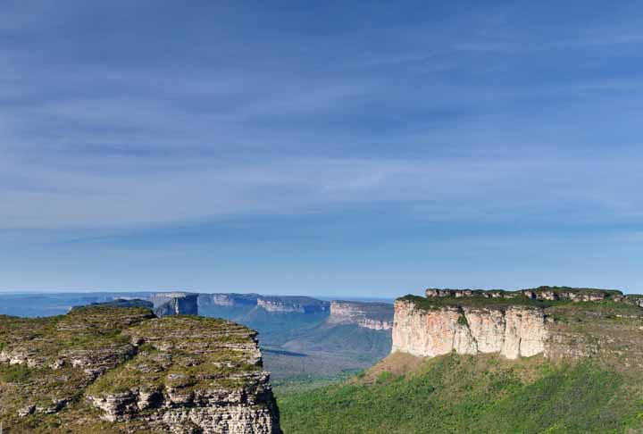 O parque é conhecido por seus morros, cachoeiras e grutas. Um dos pontos mais famosos é a Cachoeira do Mosquito, em que a água cai de uma altura de 80 metros, formando uma piscina natural.