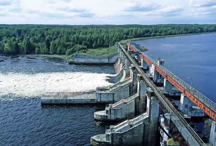 A cidade abriga universidades renomadas, centros de pesquisa e instalações de energia, incluindo a Usina Hidrelétrica de Krasnoyarsk.- Arhi78/Wikimédia Commons