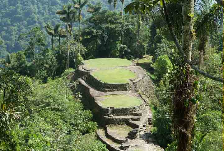 Buriticá 200 ou "Cidade Perdida! é uma jazida arqueológica colombiana situada na Serra Nevada de Santa Marta, no vale médio do rio Buriticá, entre 500 e 2 mil metros de altitude. Nela, existem cerca de 32 ruínas arqueológicas localizadas em diferentes níveis de altitude e com uma intrincada infraestrutura lítica devido ao escarpado do terreno. -Flickr Carlo Taglia