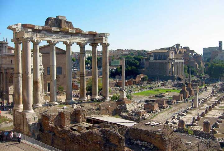 Localizada no noroeste da Inglaterra, perto de Liverpool, a cidade de Chester foi fundada no ano 79 d.C. e mantém as tradições de 